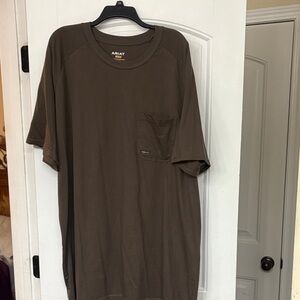 Ariat Men's Dark Brown Short Sleeve Tee with pockets. Size 3xl tall